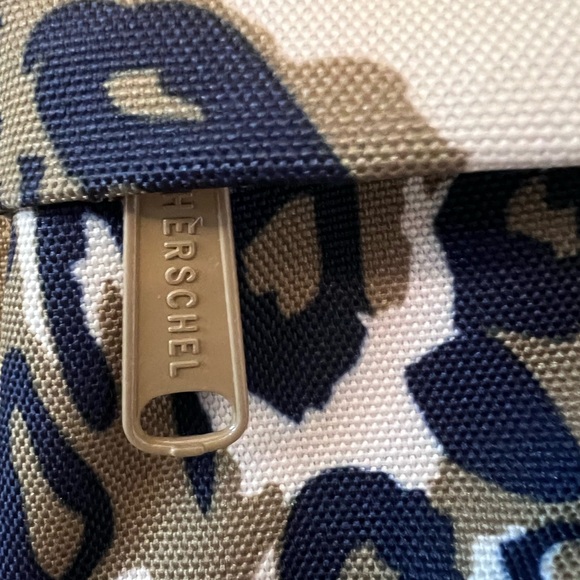 Herschel Little America Mid Volume 17L Backpack Tan Leopard NWOT main image 10